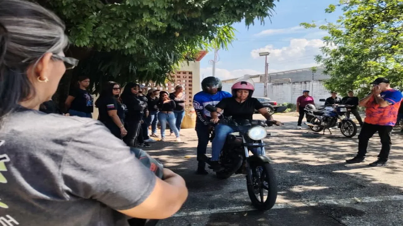 Moto con M de Mujer