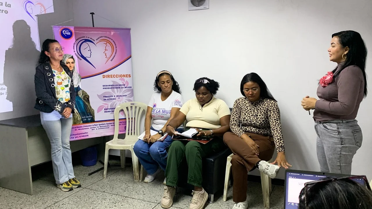 Fortalecen capacidades de atención en el Instituto de la Mujer de Diego Ibarra con ciclo de talleres